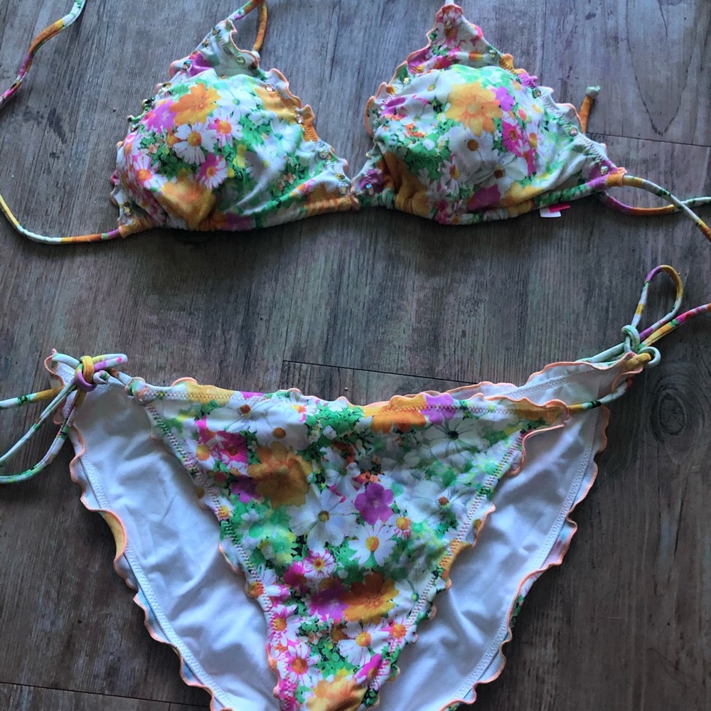 Victoria’s Secret bikini